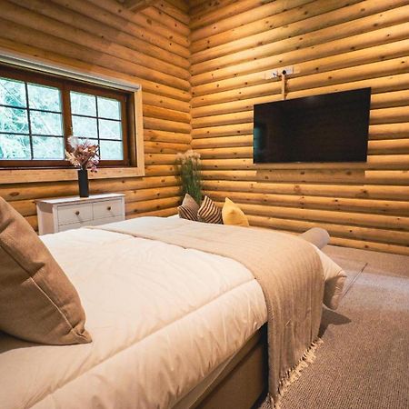 Aspen Lodge, Amazing New Log Cabin With Hot Tub - Sleeps 6 - Felmoor Park Морпет Номер фото