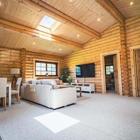 Aspen Lodge, Amazing New Log Cabin With Hot Tub - Sleeps 6 - Felmoor Park Морпет Номер фото
